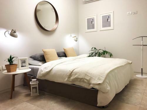 Luxurious By The Beach Apartment With Garden