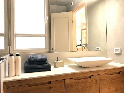 Luxurious By The Beach Apartment With Garden