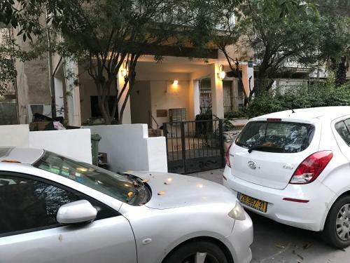 Luxurious By The Beach Apartment With Garden