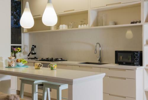 Luxurious By The Beach Apartment With Garden