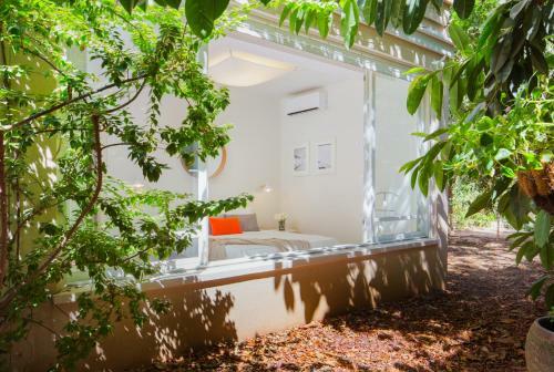 Luxurious By The Beach Apartment With Garden