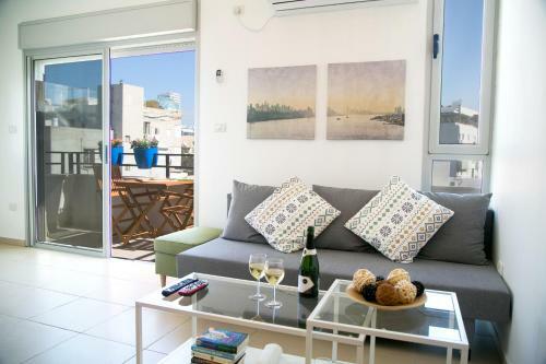 By 31 - By Beach Apartments Tlv