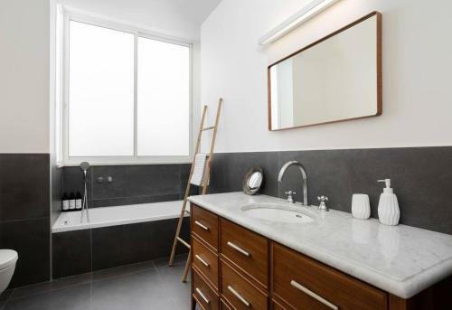 Apartamento Lovely 3br In Shenkin By Holyguest