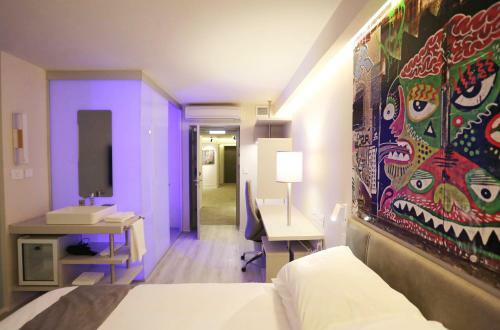 Link Hotel & Hub