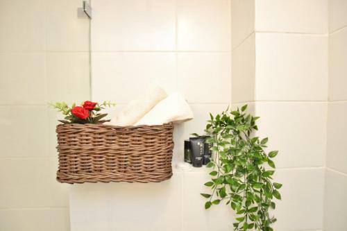 Spacious Gordon Garden Apartment