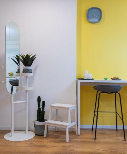 Colorful Apartment Near The Beach