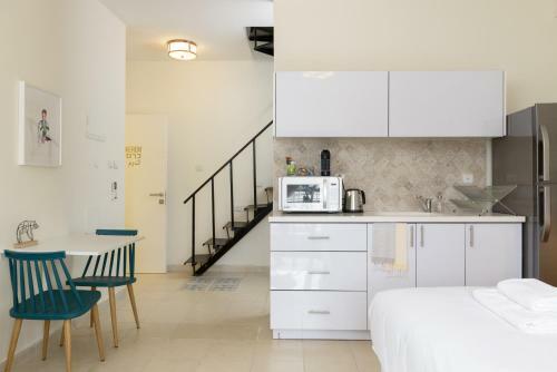 Luka 15 - By Beach Apartments Tlv