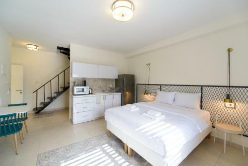 Luka 15 - By Beach Apartments Tlv