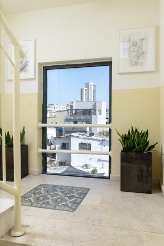 Luka 15 - By Beach Apartments Tlv