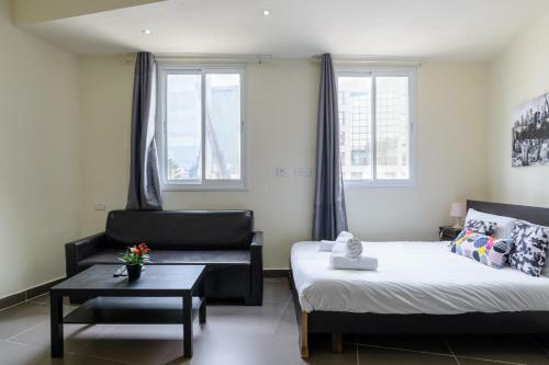 Nhe Rothschild Apartments
