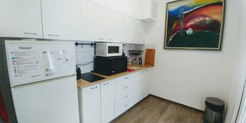 Begin19 Apartments & Hostel