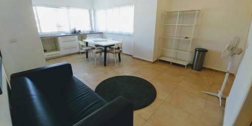 Begin19 Apartments & Hostel