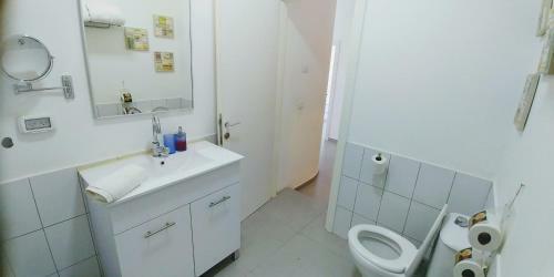 Begin19 Apartments & Hostel