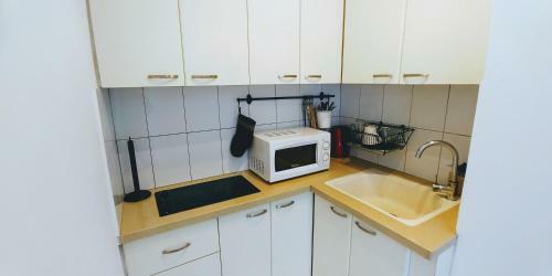 Begin19 Apartments & Hostel
