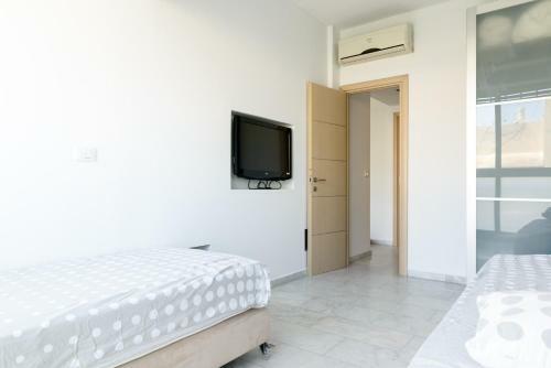 Frishman 3 Bedrooms Apartment