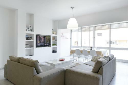 Frishman 3 Bedrooms Apartment