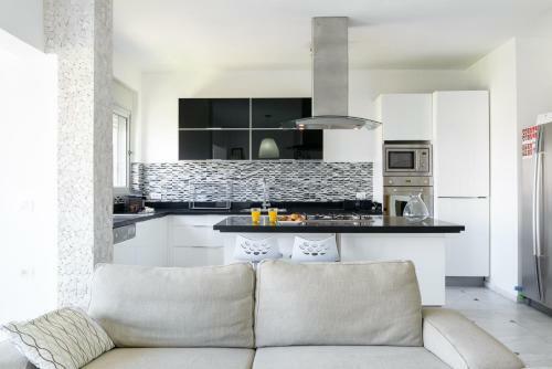 Frishman 3 Bedrooms Apartment