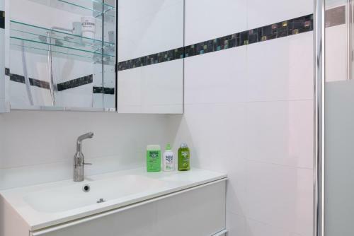 Frishman 3 Bedrooms Apartment