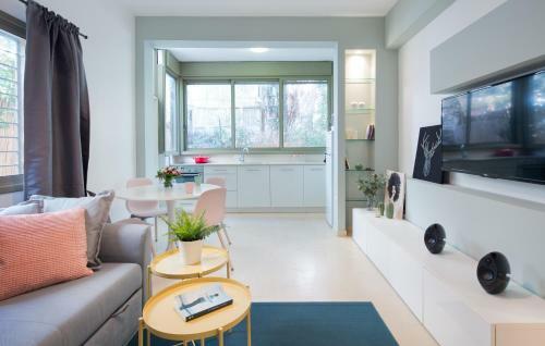 Modern 2 Bdr Spacious Apartment