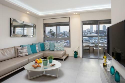 Posh 2br Apartment By Holyguest
