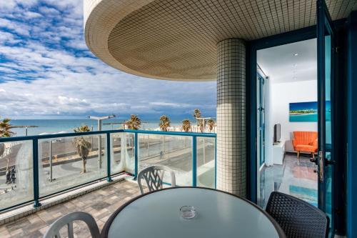 Apartamento M Sea Suites - By The Beach