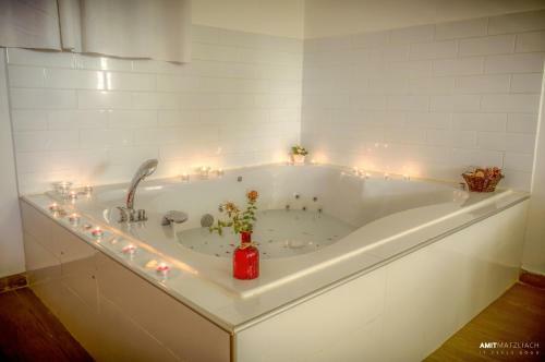Hostal Etzel Tami Hospitality