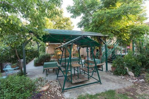 Leyad Hashmura Lodging