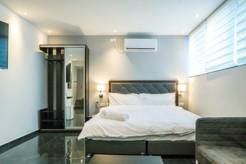 Lago Suites Hotel