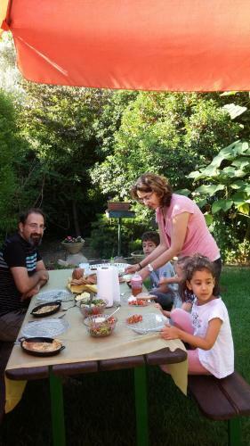Hostal Amira And George's Guest House