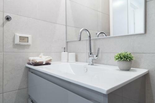 Apartamento Enjoy Views Of Jerusalem From Chic Flat
