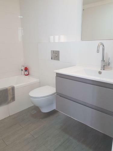 Apartamento Enjoy Views Of Jerusalem From Chic Flat