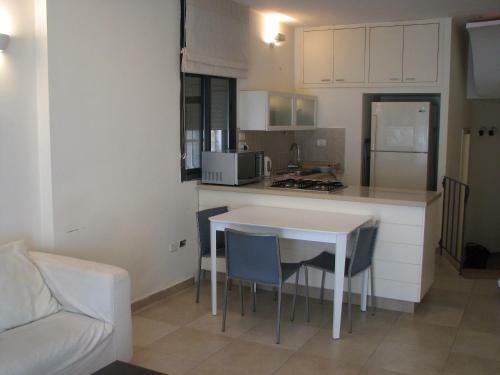 Beautiful & Quiet Garden Apartment
