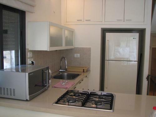 Beautiful & Quiet Garden Apartment
