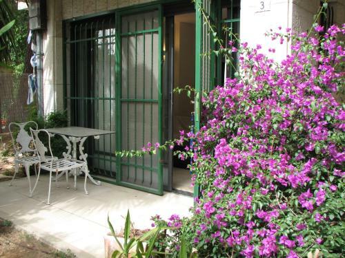 Beautiful & Quiet Garden Apartment
