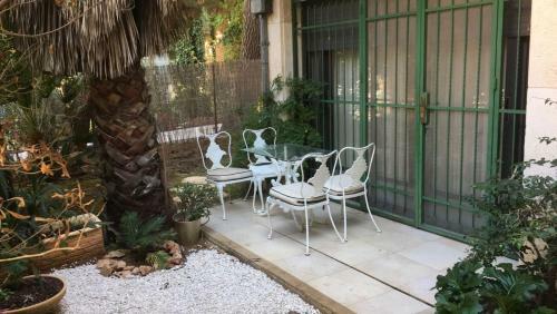 Beautiful & Quiet Garden Apartment