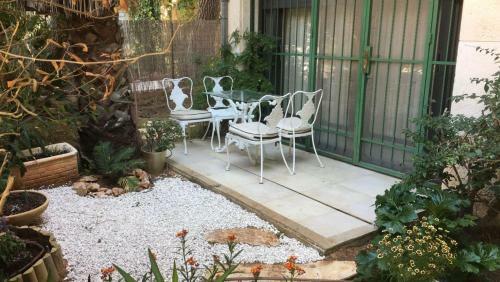 Beautiful & Quiet Garden Apartment