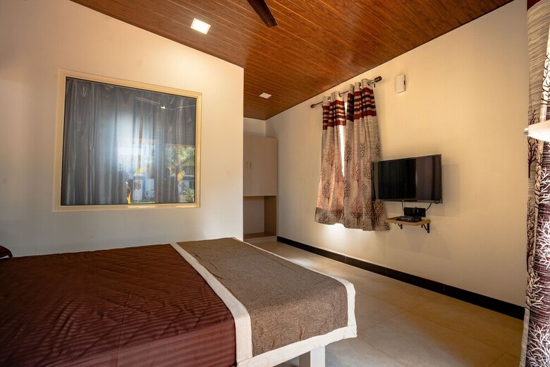 Hotel Kay's By The Sea