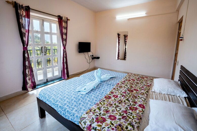 Hotel Kay's By The Sea