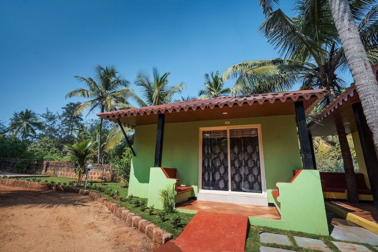 Hotel Kay's By The Sea
