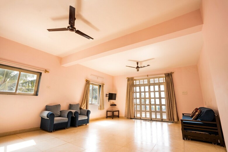 Hotel Kay's By The Sea