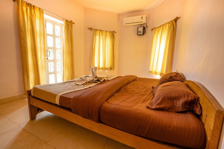 Hotel Kay's By The Sea