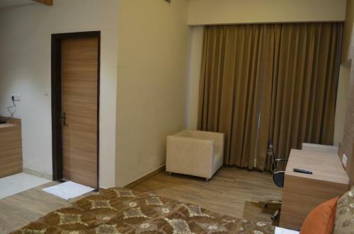 Hotel Emm Kay Residency
