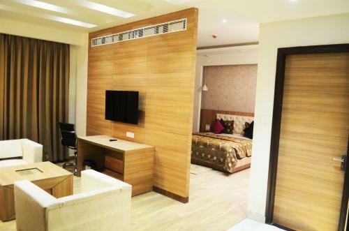 Hotel Emm Kay Residency