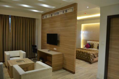 Hotel Emm Kay Residency