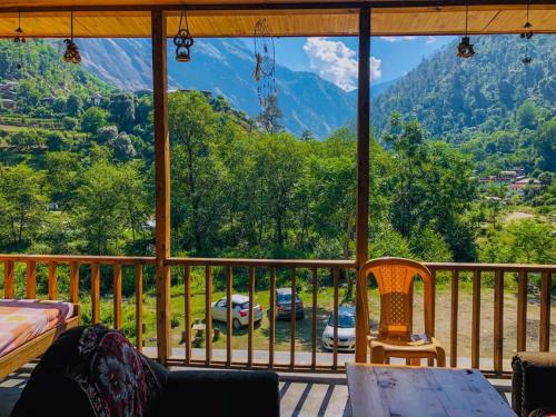 Hotel Sharda Resort-tirthan Valley