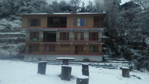 Hotel Sharda Resort-tirthan Valley