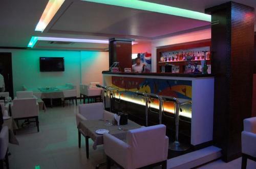 Hotel Amit International