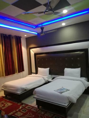 Hotel Dhanraj Palace
