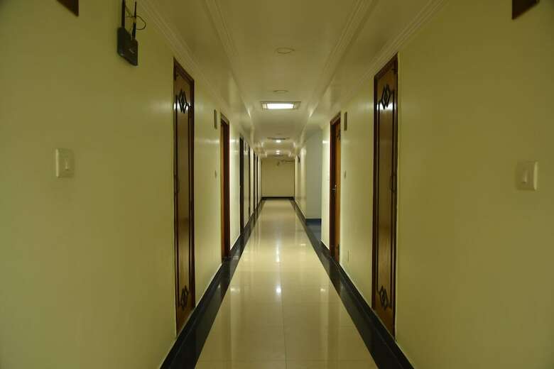 Hotel Rajhans International