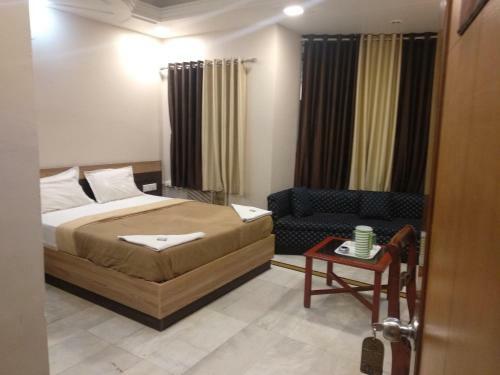 Lodge Hotel Rajwada International